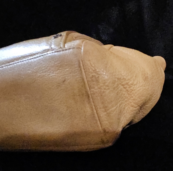 Tignanello Elegant Tan Pebble Leather Hobo/Shoulder Bag - Picture 10 of 16